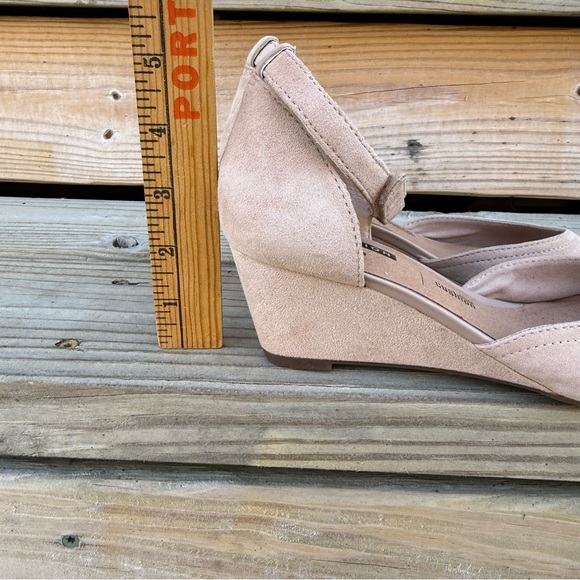 Clarks Suede Wedge Sandal Flores Raye Leather Ankle Strap Open Toe Sand Size 6.5 - Picture 15 of 15